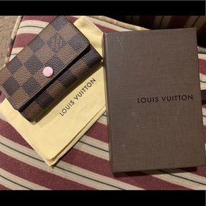 Louis vuitton 6 key holder in damier ebene